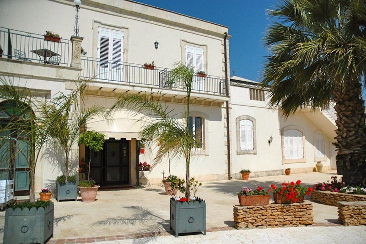 Charme Hotel Villa Principe Fitalia ファヌザ エクステリア 写真