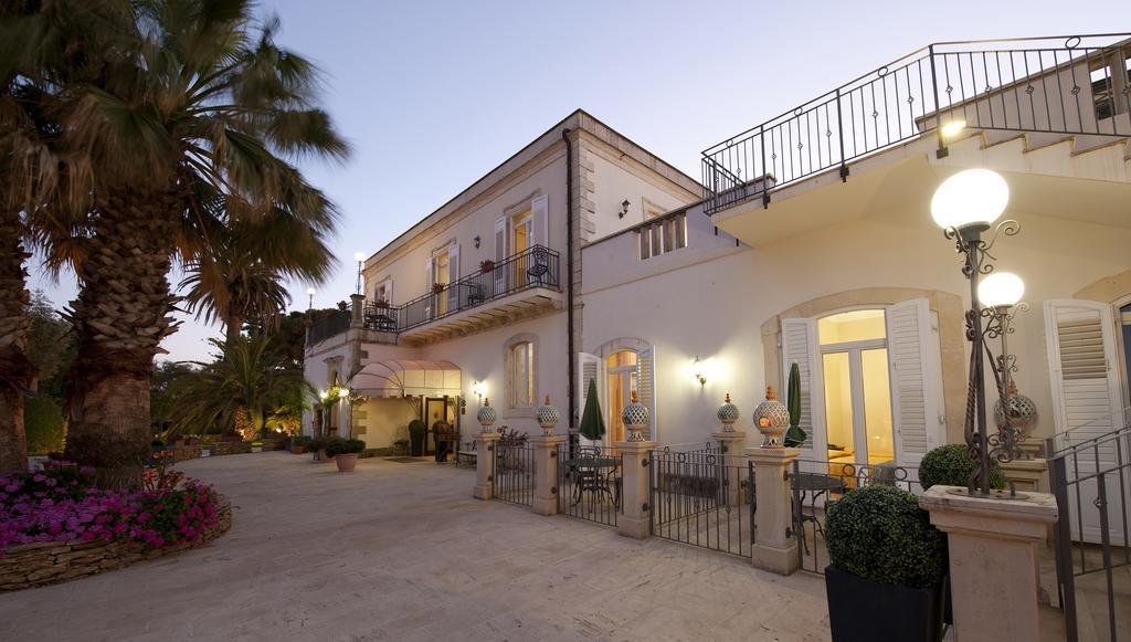 Charme Hotel Villa Principe Fitalia ファヌザ エクステリア 写真