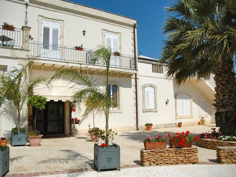 Charme Hotel Villa Principe Fitalia ファヌザ エクステリア 写真