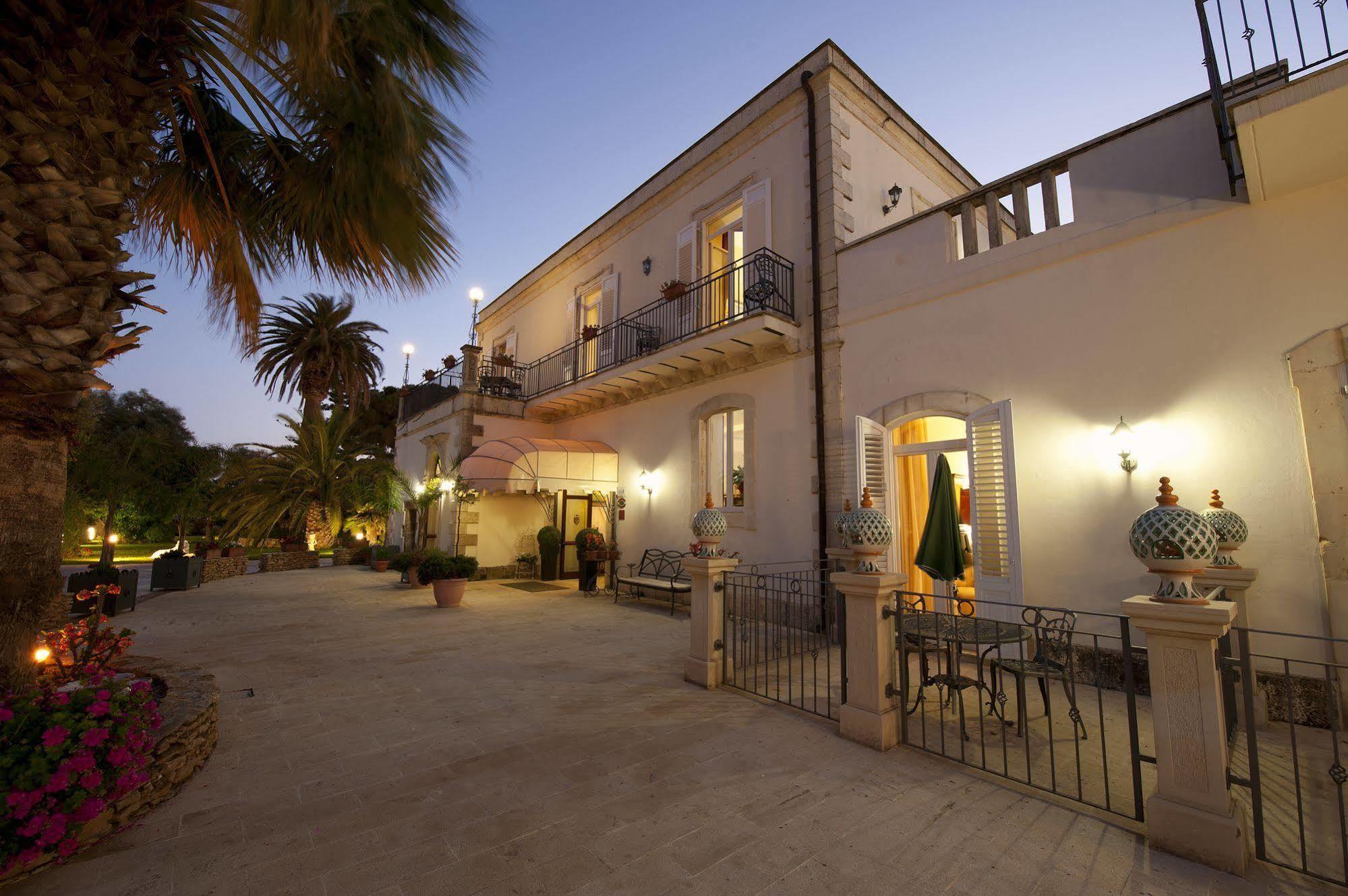 Charme Hotel Villa Principe Fitalia ファヌザ エクステリア 写真